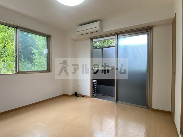 オーシャン青山の居間・リビング|オーシャン青山　洋室