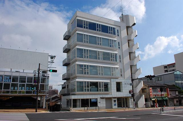 若井ビルの外観