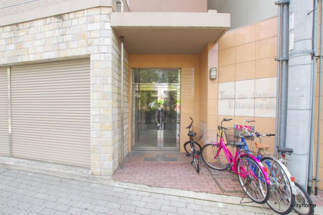 トゥールロワイエ北梅田　仲介手数料無料のエントランス