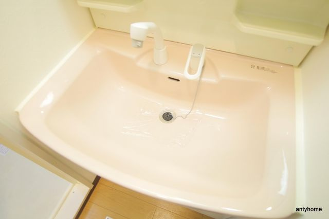 トゥールロワイエ北梅田　仲介手数料無料の洗面所