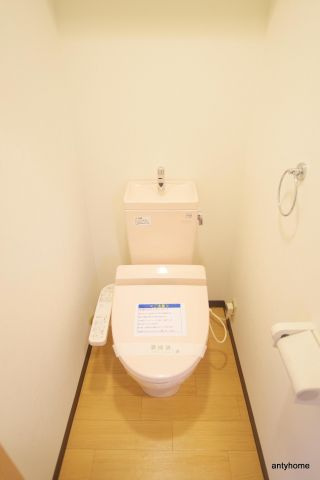 トゥールロワイエ北梅田　仲介手数料無料のトイレ