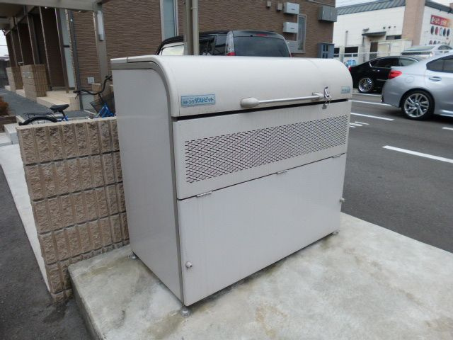 ウィステリア平田のその他共用部分|敷地内専用ゴミステーション・当番なし
