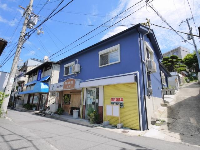 富雄店舗の外観