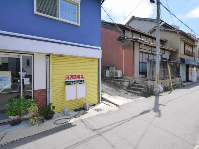 富雄店舗のエントランス
