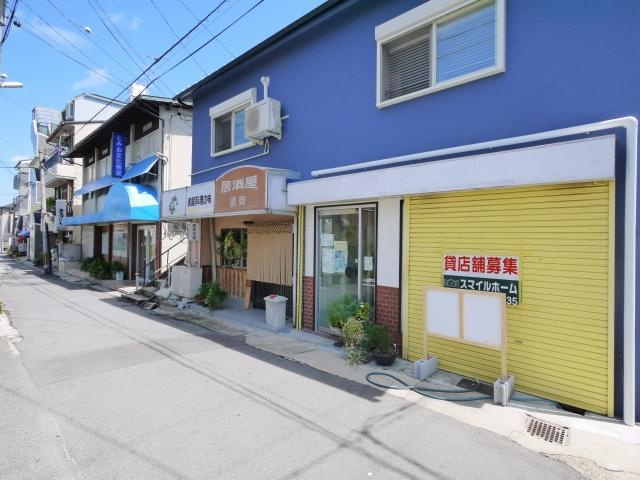富雄店舗のエントランス
