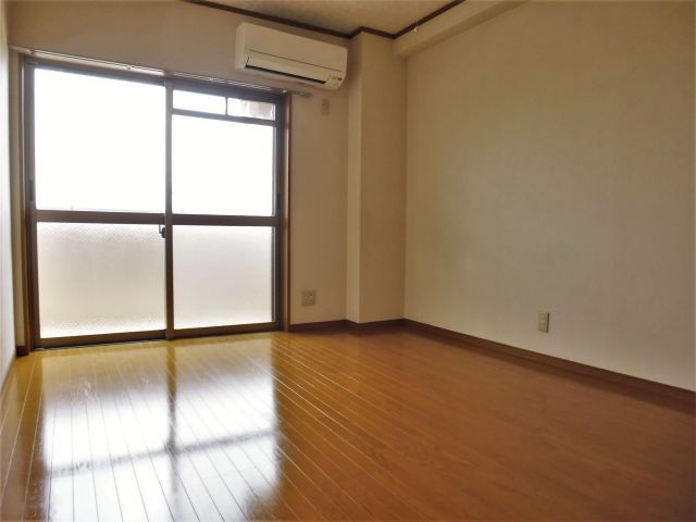 ポコアポコ明石鍛治屋町三番館の洋室