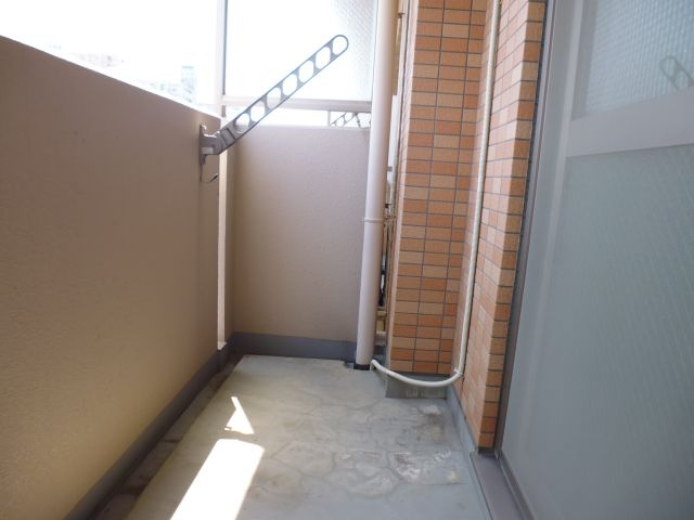 ポコアポコ明石鍛治屋町三番館のバルコニー