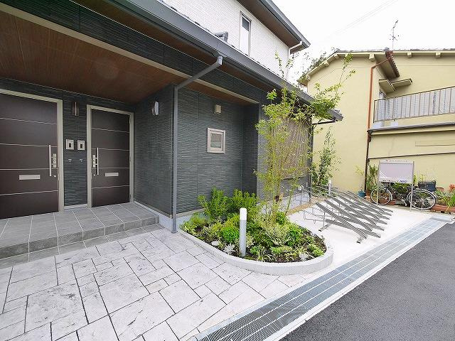 薬師郷Dのエントランス|清潔なエントランスです