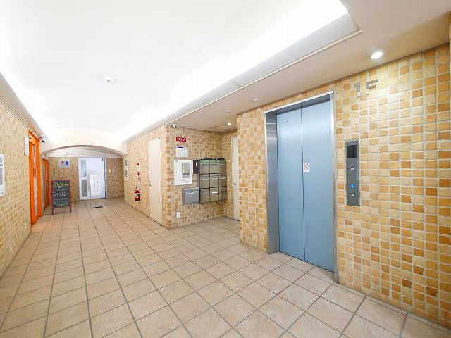 メディカル学園前のエントランス