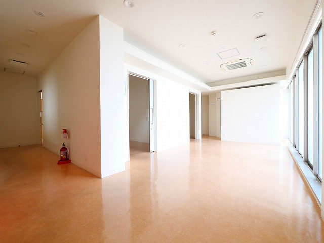 メディカル学園前の内装