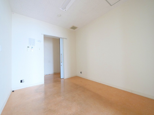 メディカル学園前の内装