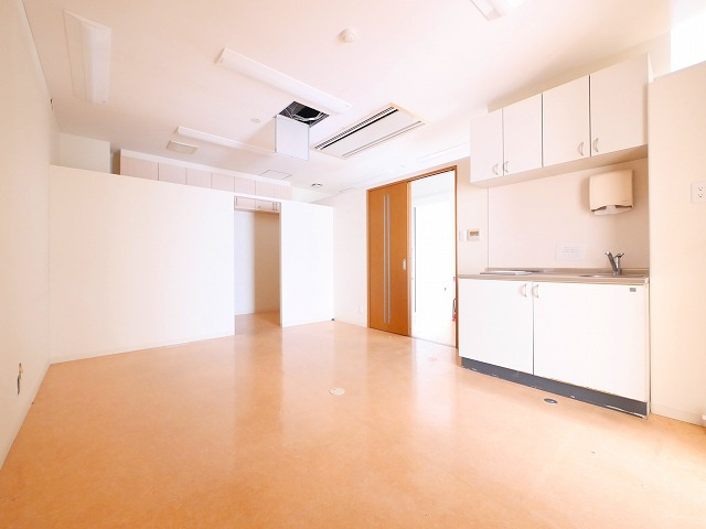 メディカル学園前の内装