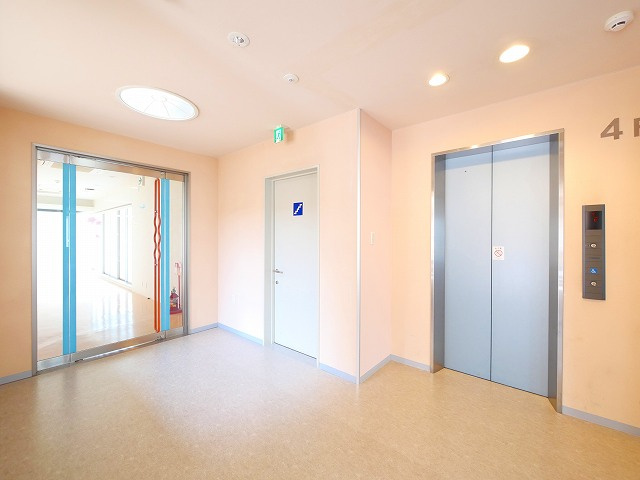 メディカル学園前のエントランス