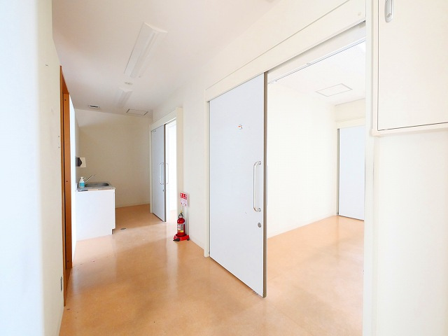 メディカル学園前の内装