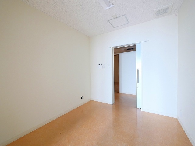 メディカル学園前の内装