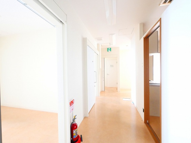 メディカル学園前の内装