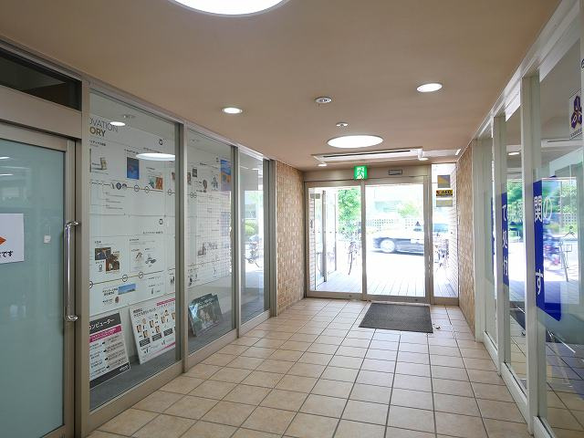 メディカル学園前のエントランス