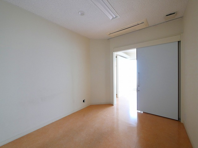 メディカル学園前の内装