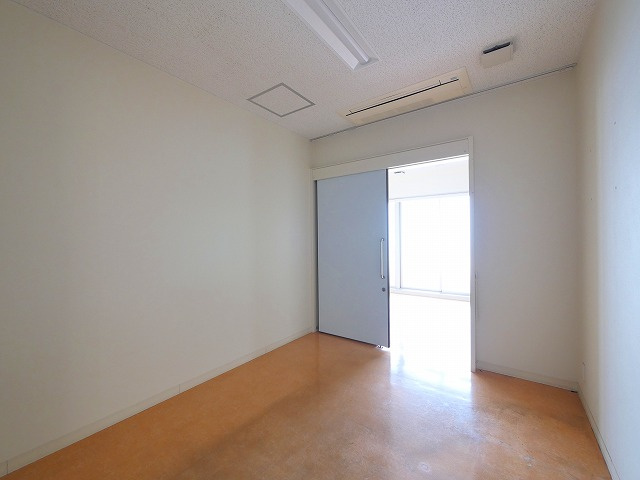 メディカル学園前の内装