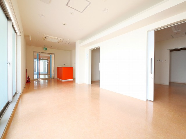 メディカル学園前の内装