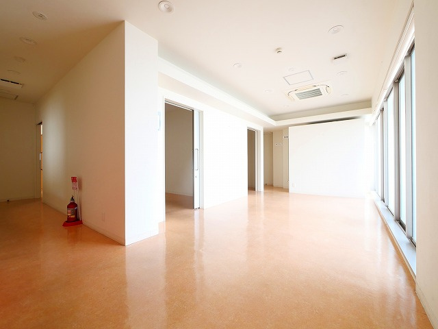 メディカル学園前の内装