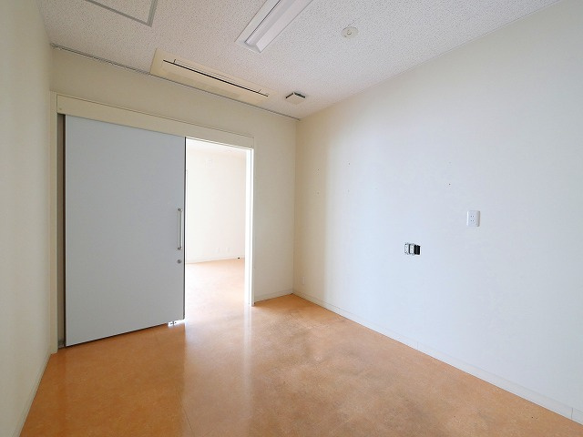 メディカル学園前の内装