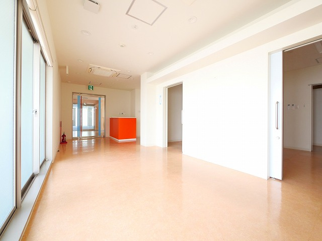 メディカル学園前の内装