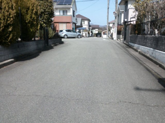 【前面道路含む現地写真】 | 川西市緑が丘2丁目12の14　中古一戸建て