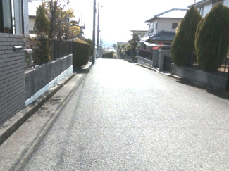 【前面道路含む現地写真】 | 川西市緑が丘2丁目12の14　中古一戸建て