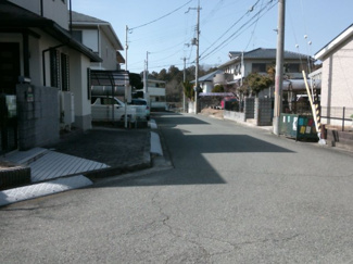 【前面道路含む現地写真】 | 川西市緑が丘2丁目12の14　中古一戸建て