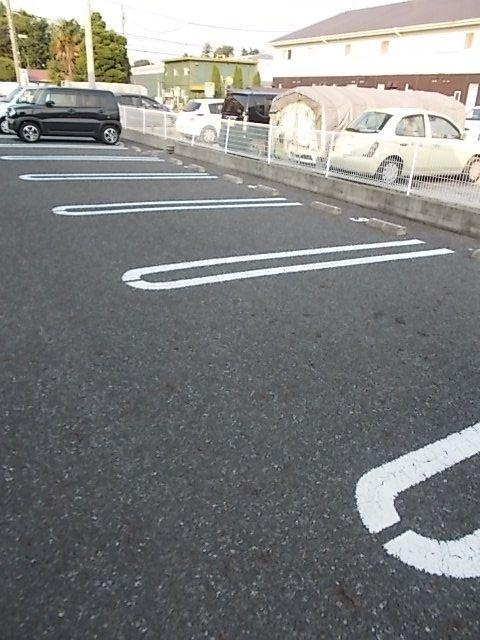 ピーノ　フォリアの駐車場