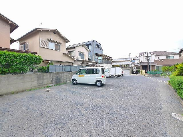 メゾン登紀和の駐車場