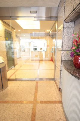 【エントランス】 | グレースコートシーダーバレー | 華やかなエントランス