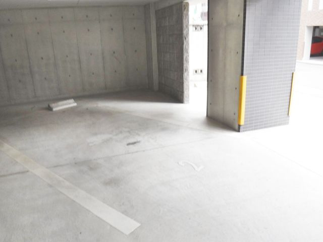 プレシャス代官の駐車場|プレシャス代官