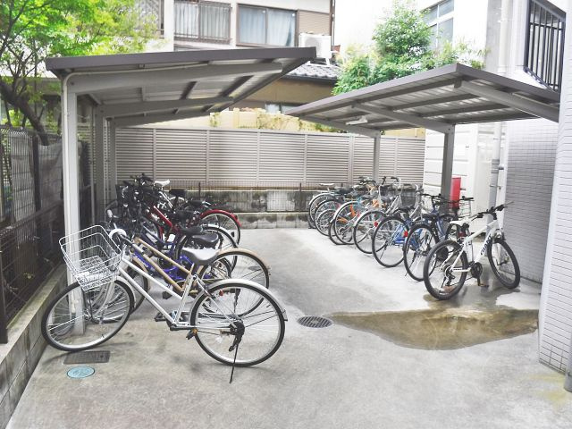 プレシャス代官の駐車場|プレシャス代官