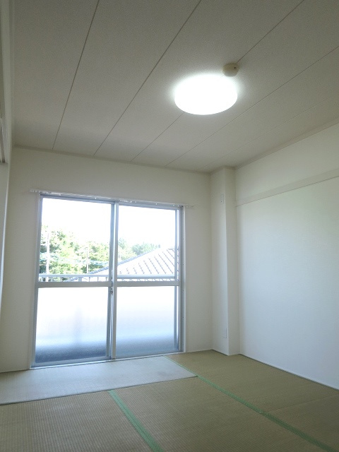 ハイツ久米川の和室
