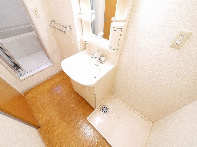 ハイツ松尾Bの洗面所|忙しい朝には欠かせない洗面所です