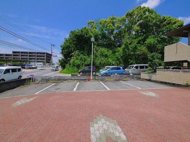 ヴェルデ学園前の駐車場|駐車スペースもあります