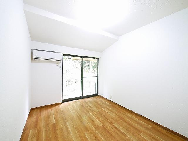 コーポ　エムワンの洋室