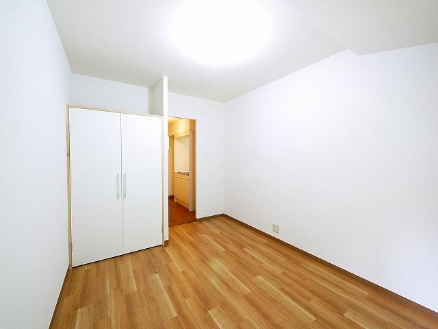 コーポ　エムワンの洋室