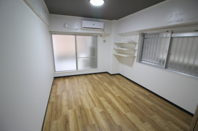 【洋室】 | ラ・サルビア桜塚