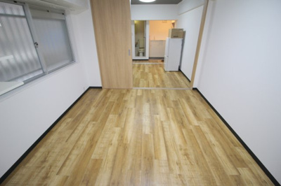 【洋室】 | ラ・サルビア桜塚