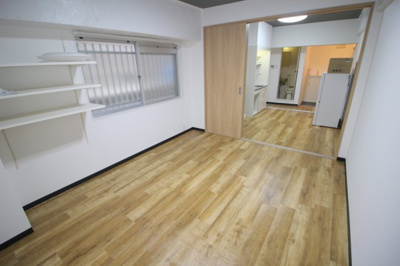 【洋室】 | ラ・サルビア桜塚