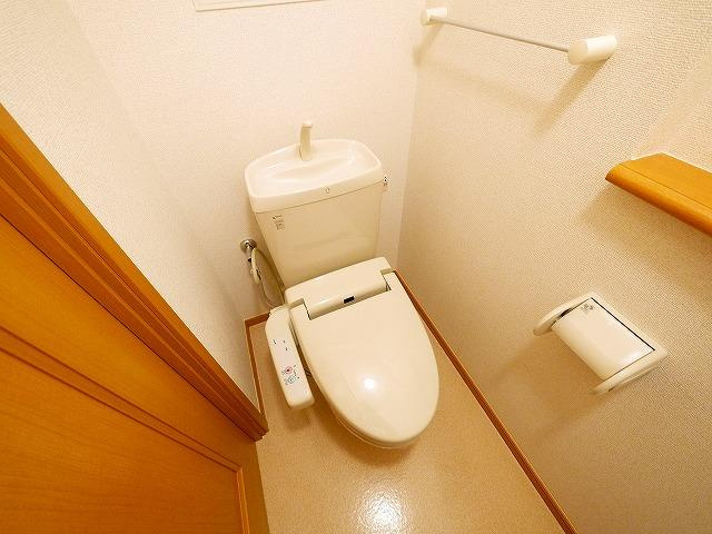 カモミール・西大寺Ｂのトイレ|ゆったりとした空間のトイレです