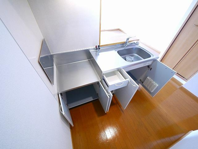 カモミール・西大寺Ｂのキッチン|コンパクトなキッチンで掃除もラクラク