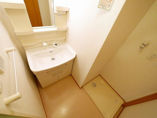 カモミール・西大寺Ｂの洗面所|広い洗面スペース