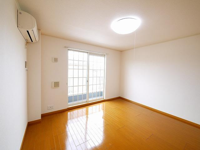 カモミール・西大寺Ｂの居間・リビング|ゆったりとしたリビングです