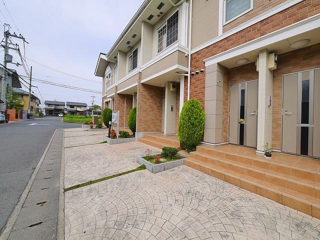 カモミール・西大寺Ｂのエントランス|毎日通るエントランスはこのようになっています