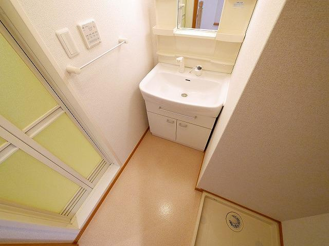 カモミール・西大寺Ｂの洗面所|忙しい朝には欠かせない洗面所です