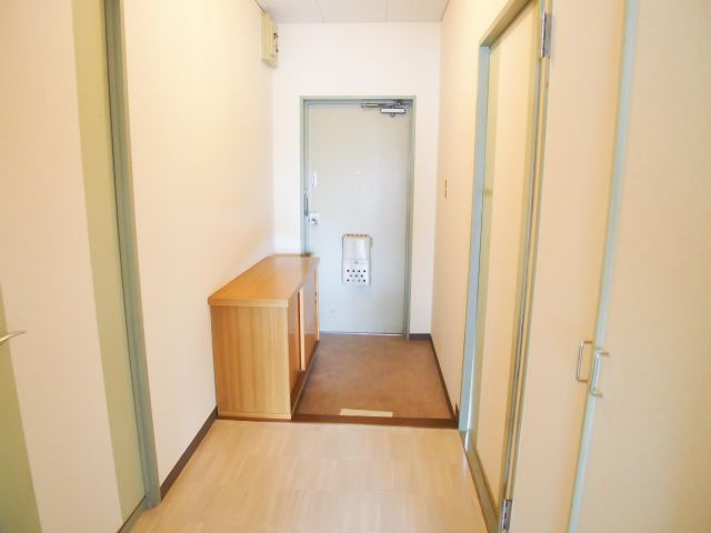 メゾン日宏の玄関